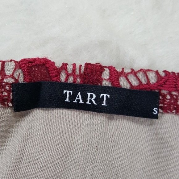 ⛔Tart Lace Mini Skirt Red - Picture 2 of 5